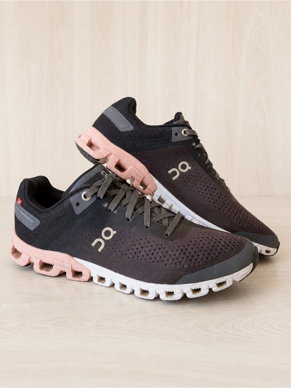 On Cloudflow Women’s Running Shoes Size 5.5 Gray Black Pink CloudTec